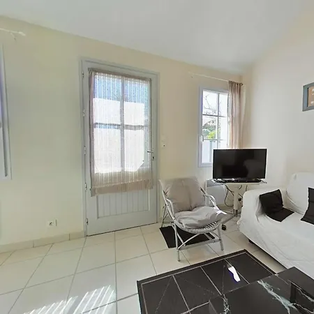 Charmante Maison A 250m De La Avec Jardin, Terrasse Ensoleillee Et Garage A Velo, - Fr-1-224b-161 別荘 *