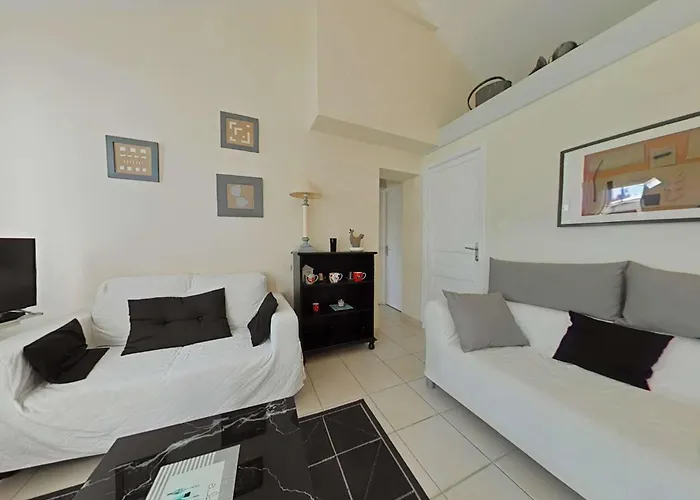 Charmante Maison A 250m De La Avec Jardin, Terrasse Ensoleillee Et Garage A Velo, - Fr-1-224b-161