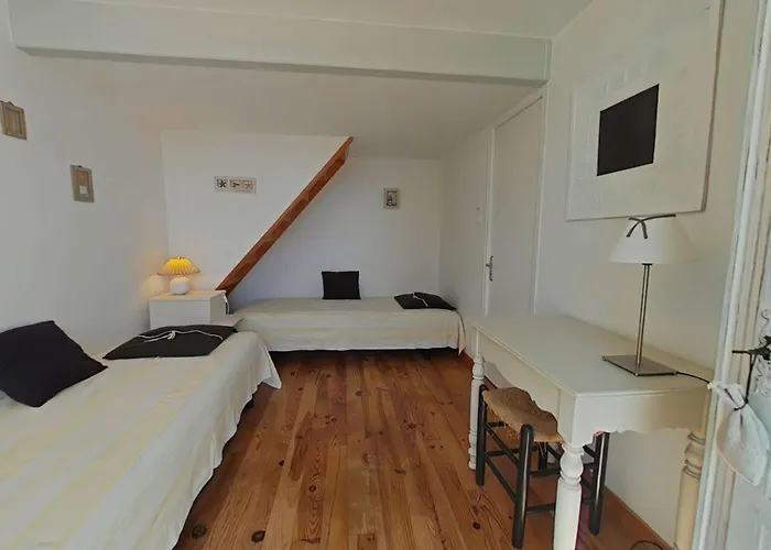 Charmante Maison A 250m De La Avec Jardin, Terrasse Ensoleillee Et Garage A Velo, - Fr-1-224b-161 *